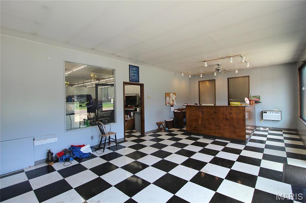 Commercial Sale in New Athens 2