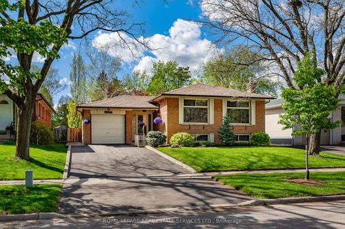 2277 Wyandotte Dr, Oakville, ON, L6L2T4 | Card Image