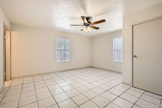 12177 Pearsall Rd, House other with 5 bedrooms, 2 bathrooms and null parking in Atascosa TX | Image 12