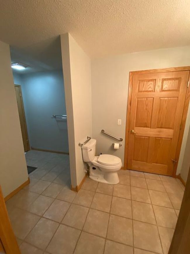 Hallway and closet | Image 62