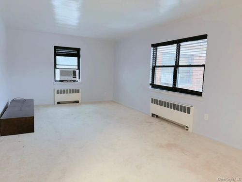 446b2-21909 74th Ave, Oakland Gardens, NY, 11364-3031 | Card Image