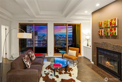 apt-2002-1107 1st Ave, Seattle, WA, 98101-2948 | Card Image