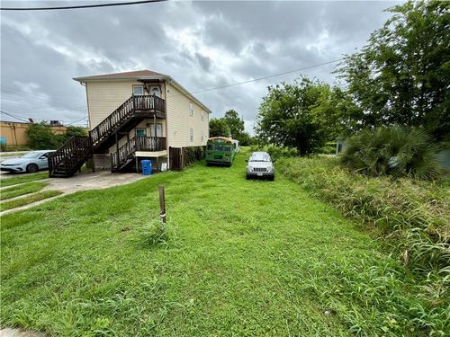 2633 Desire Street, New Orleans, LA, 70117 | Card Image