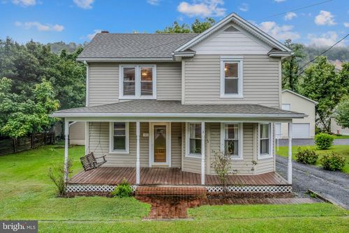 307 Harrison Ave, BERKELEY SPRINGS, WV, 25411-1911 | Card Image