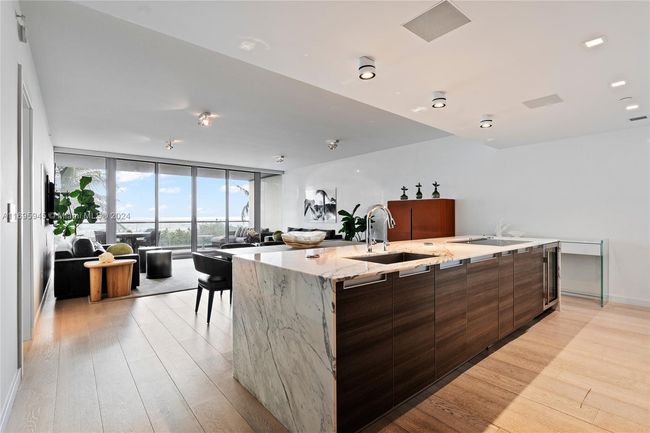 APT-201 - 321 Ocean Dr, Condo with 5 bedrooms, 6 bathrooms and null parking in Miami Beach FL | Image 5