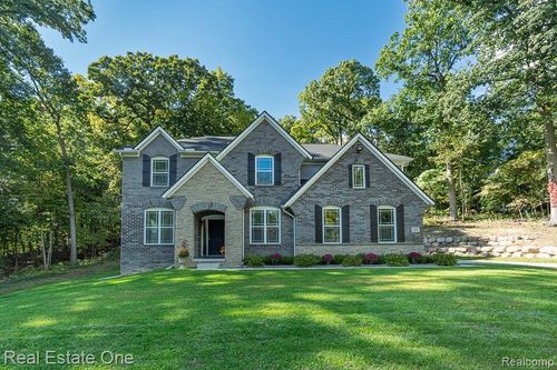 201 Beechview Dr S, Oakland Twp, MI, 48306-2806 | Card Image