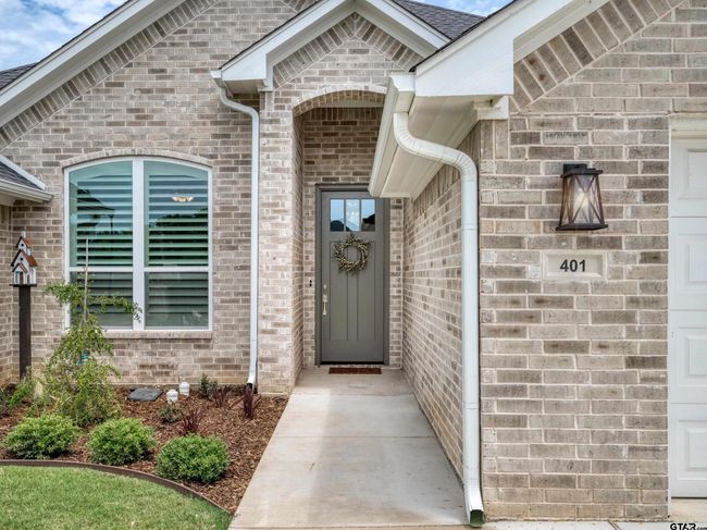 401 Meadows Ct, House other with 4 bedrooms, 3 bathrooms and null parking in Chandler TX | Image 4