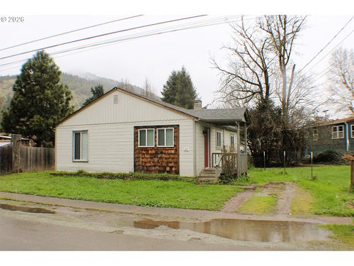 165 Ne Oak St, Myrtle Creek, OR, 97457-8539 | Card Image