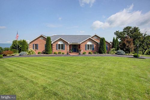 1403 Majestic Dr, CHAMBERSBURG, PA, 17202-8022 | Card Image