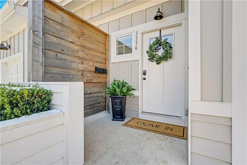 3336 Tracy Ave, Kansas City, MO, 64109-1949 | Card Image