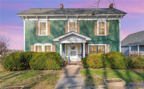 207 Summit St, Walnut Cove, NC, 27052-9354 | Card Image