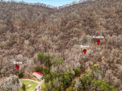 902 Charlie Dalton Ln, Thorn Hill, TN, 37881-3031 | Card Image