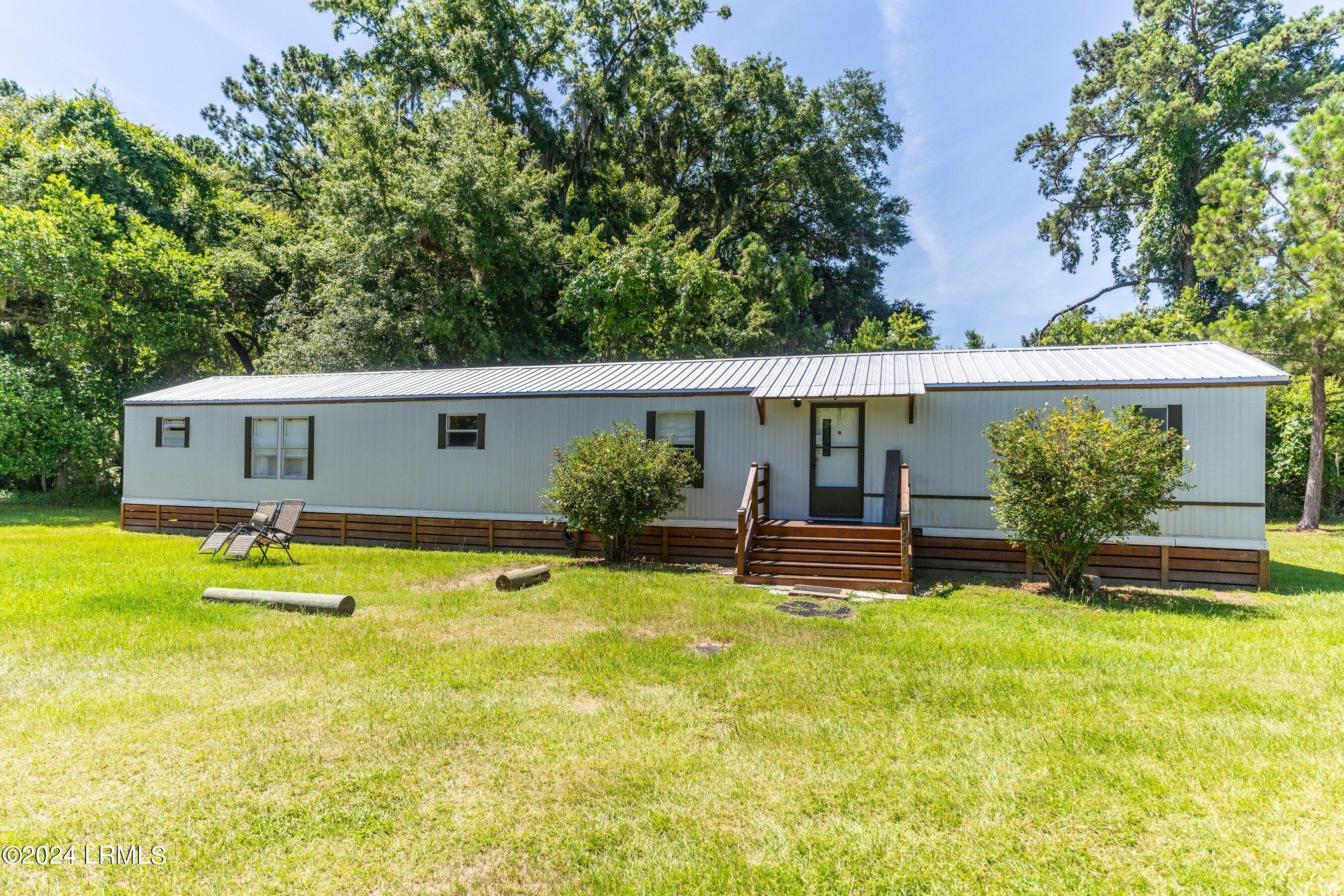 Hogarth St, Beaufort, SC 29902