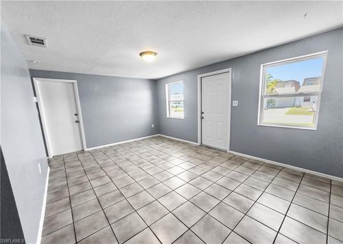 6617 Warwick Cir, Fort Myers, FL, 33919-6230 | Card Image