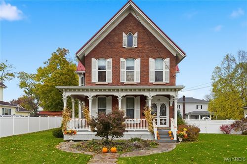 37 State St, Middleport, NY, 14105-1121 | Card Image