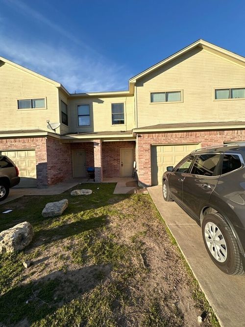 8130 W Elizabeth Ln, Fort Worth, TX, 76116-6322 | Card Image