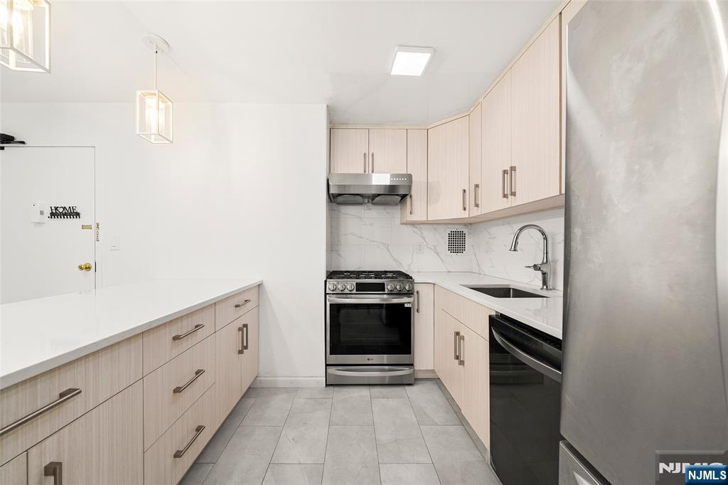 Residential in Fort Lee 4
