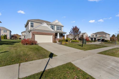 57570 Village Dr, New Hudson, MI, 48165-8555 | Card Image