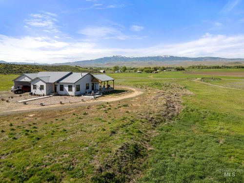 3209 Schwenkfelder Rd, Cambridge, ID, 83610-5215 | Card Image
