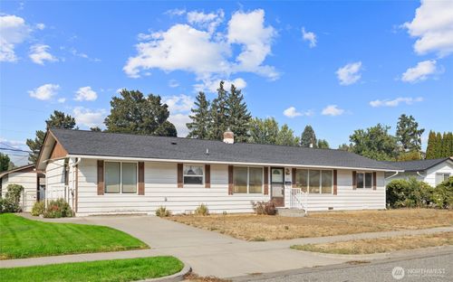 807 E Seattle Ave, Ellensburg, WA, 98926-3914 | Card Image