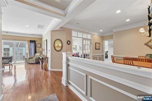 9402 Warrens Way, Wanaque, NJ, 07465-1647 | Card Image