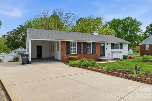 2042 Syracuse Dr, Charlotte, NC, 28216-4421 | Card Image