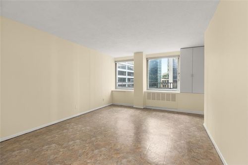 130 Water St, Brooklyn, NY, 11201-1040 | Card Image
