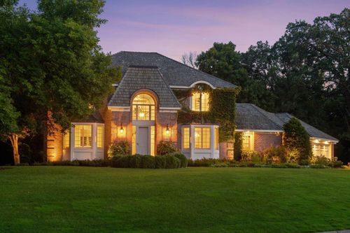 2487 Crowne Hill Rd, Minnetonka, MN, 55305-2258 | Card Image