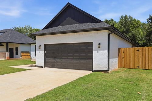 4208 N Shadybrook Dr, Midwest City, OK, 73110-3435 | Card Image