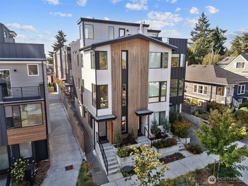 a-4521 Sunnyside Ave N, Seattle, WA, 98103-6938 | Card Image