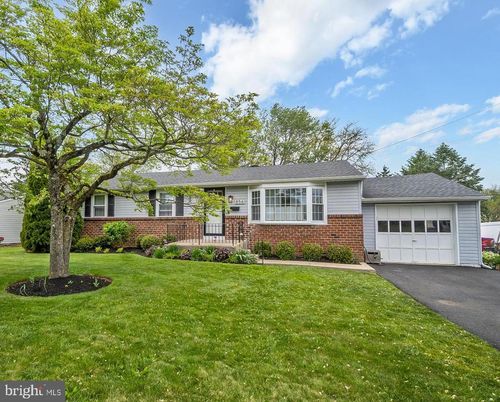 856 Roger Rd, WARMINSTER, PA, 18974-2543 | Card Image