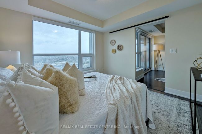 2010 - 1255 Bayly St, Condo with 1 bedrooms, 1 bathrooms and null parking in Pickering ON | Image 6