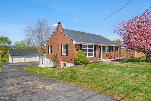 924 Kaufman Ave, MARTINSBURG, WV, 25404-4714 | Card Image