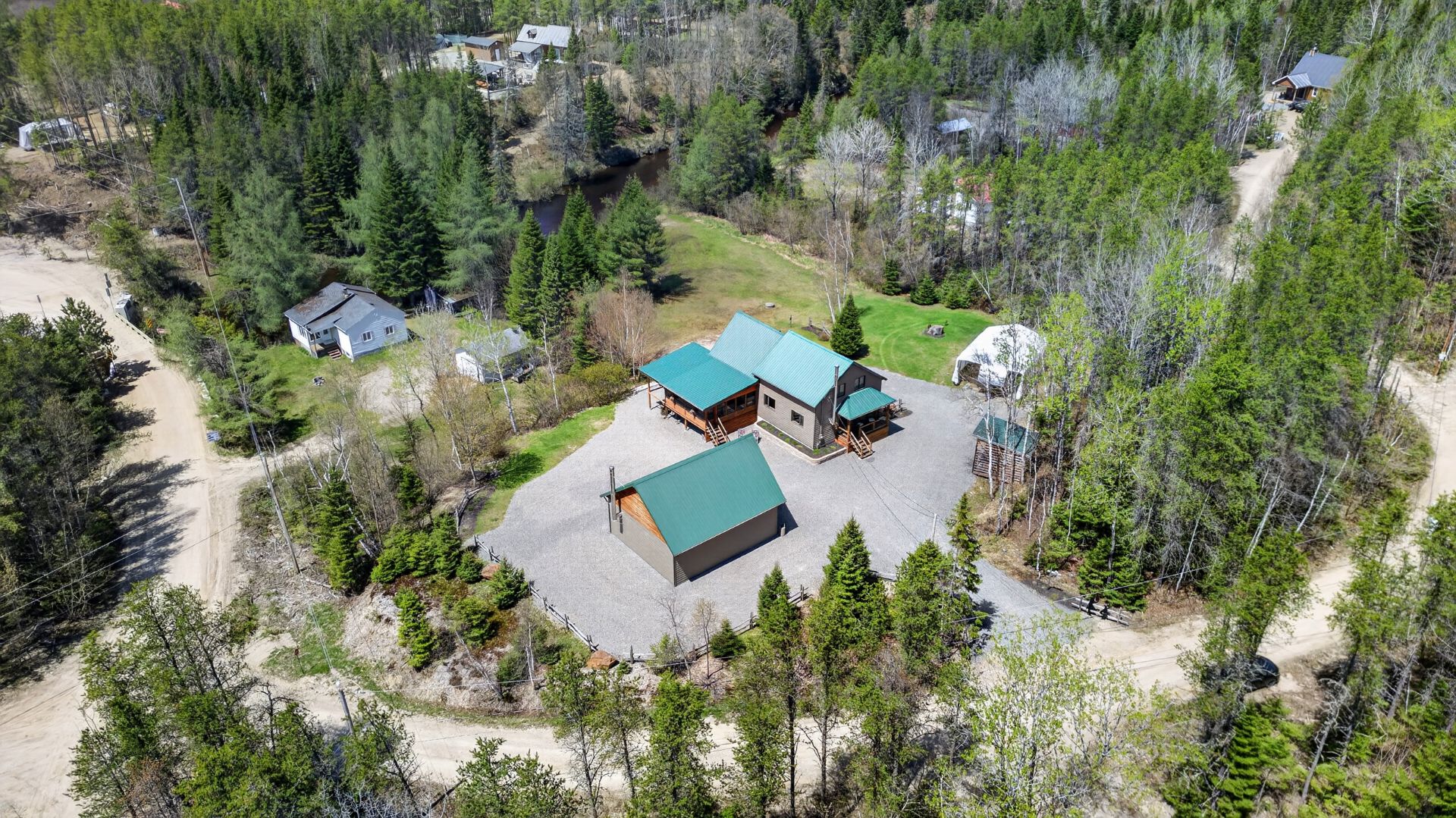 Residential in Lac-aux-Sables 2