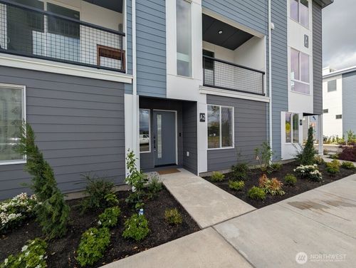 a2-222 124th St Sw, Everett, WA, 98204-5827 | Card Image