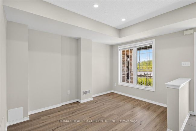 1373 Salem Rd N, House attached with 4 bedrooms, 3 bathrooms and 1 parking in Ajax ON | Image 7