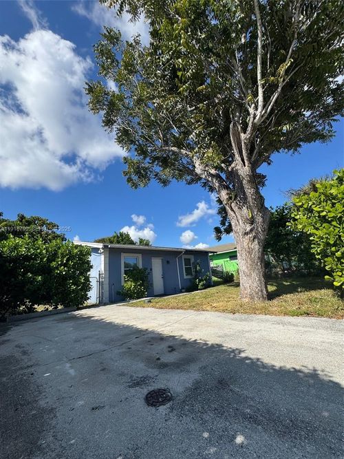 218 Sw 11th Ave, Delray Beach, FL, 33444-1530 | Card Image