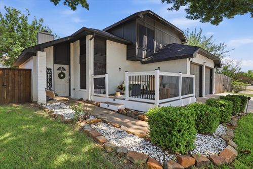 5321 Pocassett Dr, Arlington, TX, 76018-1945 | Card Image