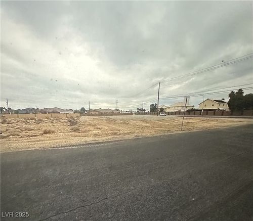 6010 Moonlight Dr, Las Vegas, NV, 89130-1017 | Card Image