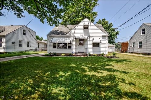 31441 Willowick Dr, Willowick, OH, 44095-3765 | Card Image