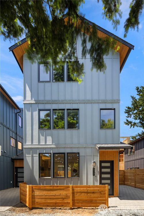 512 N 92nd St, Seattle, WA, 98103-3104 | Card Image