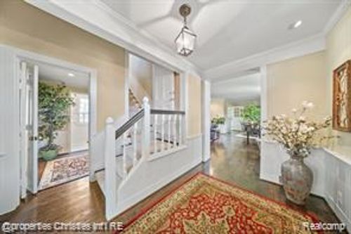 6050 W Surrey Rd, Bloomfield Hills, MI, 48301-1618 | Card Image