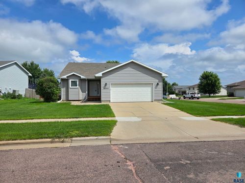 4300 W Peacock Dr, Sioux Falls, SD, 57107-6812 | Card Image