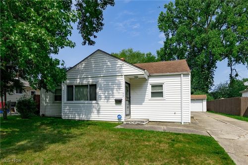 417 W Grace St, Bedford, OH, 44146-3256 | Card Image