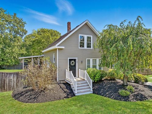 230 School St, Groveland, MA, 01834-1732 | Card Image