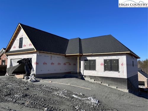 426 Huntington Woods Dr N, Lenoir, NC, 28645-5939 | Card Image