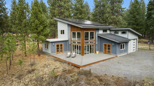 19354 Kiowa Rd, Bend, OR, 97702-8986 | Card Image