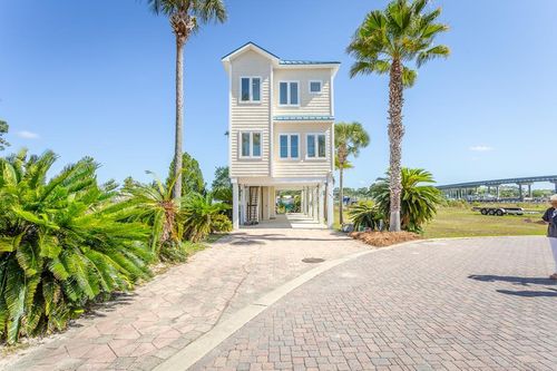 107 Anglers Harbor Ln, Carrabelle, FL, 32322-1510 | Card Image