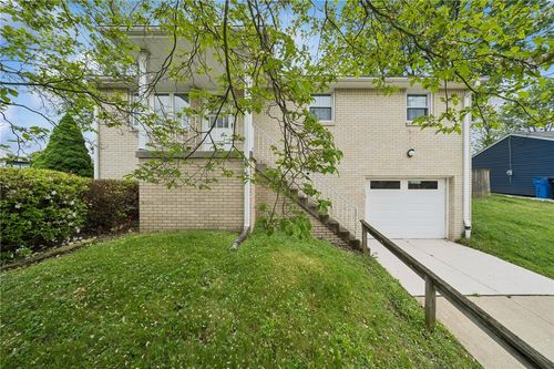 10060 Vermont St, North Huntingdon, PA, 15642-2576 | Card Image