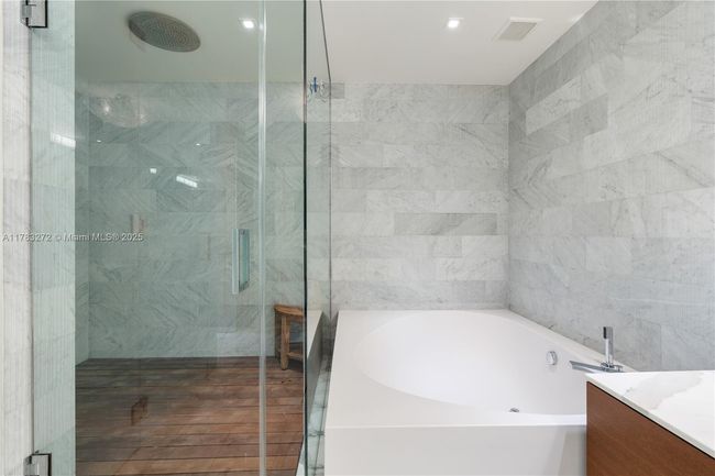 UNIT-1001 - 10203 Collins Ave, Condo with 3 bedrooms, 5 bathrooms and null parking in Bal Harbour FL | Image 21